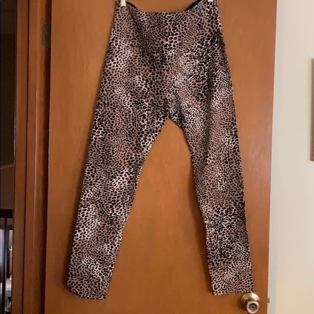 Leopard print leggings